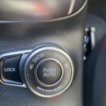 Autoknopf für Fahrmodi: Snow, Sport und Lock. Push Auto Funktion in der Mittelkonsole für Fahrmodusauswahl.