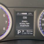 Auto-Tachometer mit Anzeige der Zündschalterposition, 19°C, Parkmodus, Tageskilometerstand 39,4 km, Gesamtlaufleistung 101757 km.