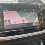 Auto-Navigationssystem mit Kartenansicht, Ziel 11 Hirschen, Autobahn A11, Geschwindigkeit 50 km/h, Uhrzeit 15:21.